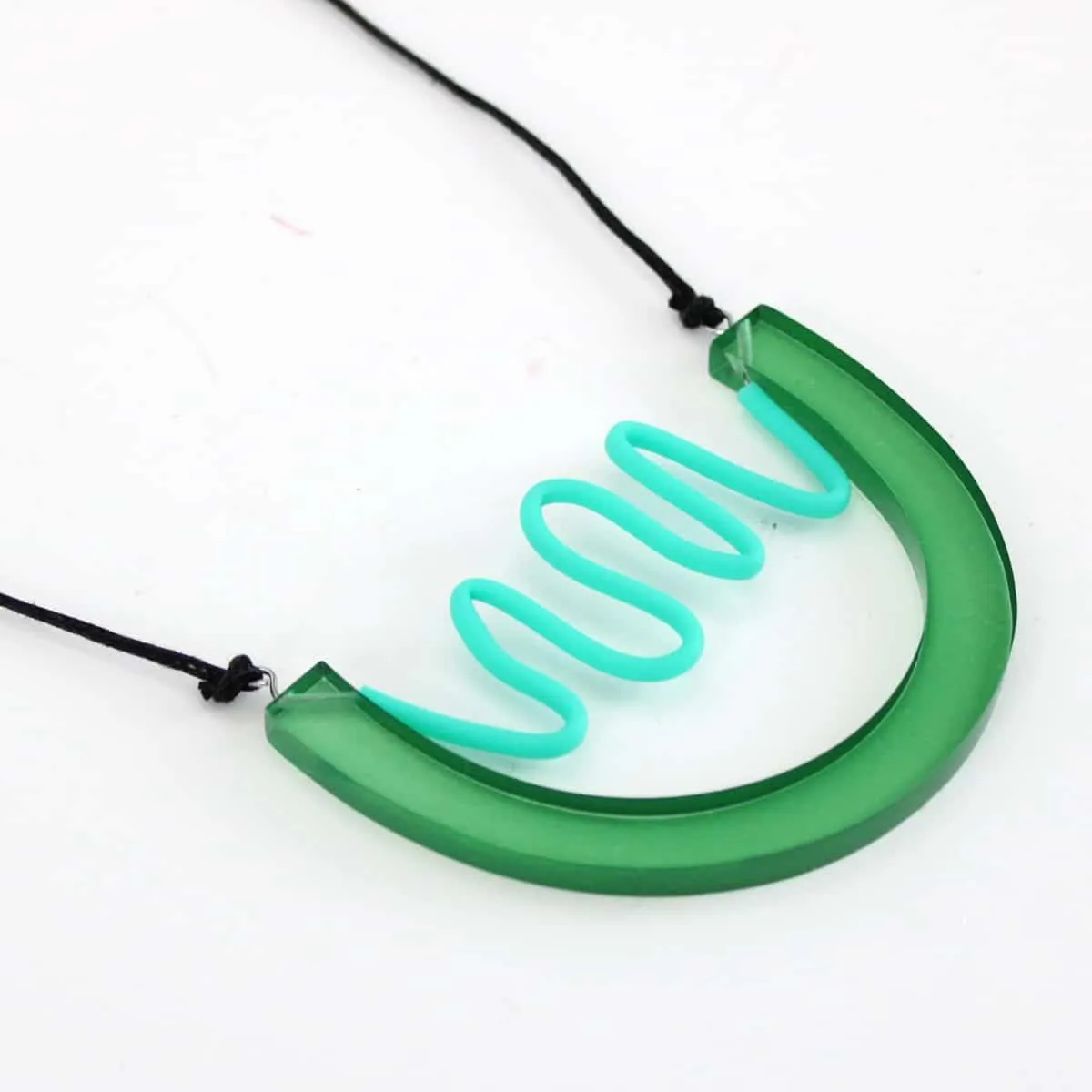 Artistic Yelena Pendant Necklace Green